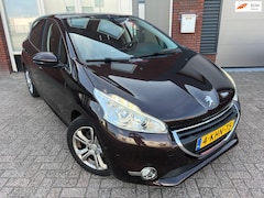 Peugeot 208 - 1.6 VTi Allure / Navi / PDC / Clima / Park Assist / Cruise