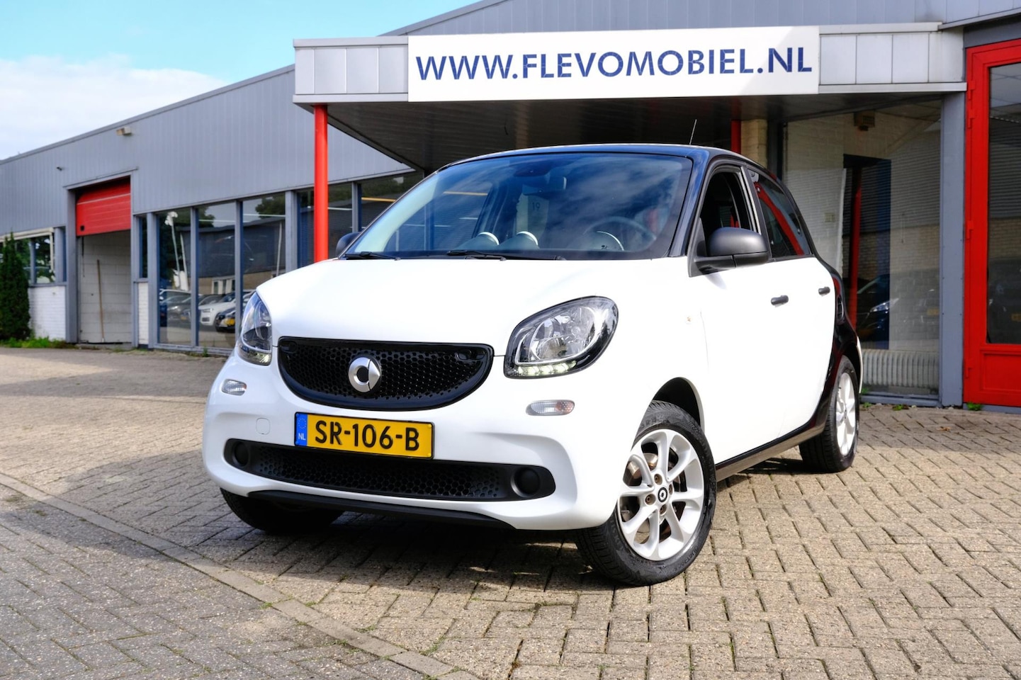 Smart Forfour - 1.0 Business Solution 5-drs Aut. Clima|LMV|Cruise - AutoWereld.nl