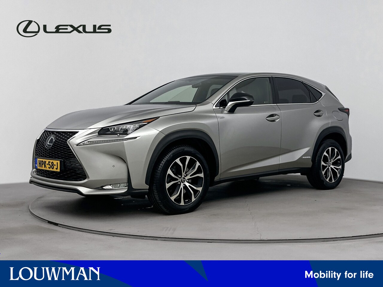 Lexus NX - 300h AWD Luxury Line Limited | Stoelverwarming | Panoramadak | Adaptive Cruise Control | - AutoWereld.nl