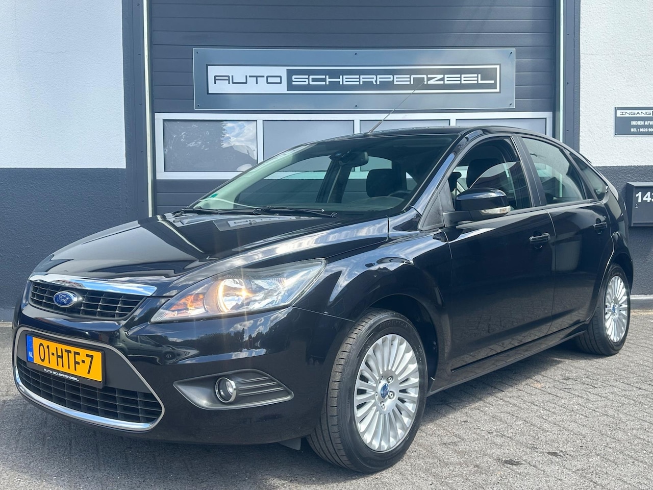 Ford Focus - 1.6 Titanium I AIRCO I NL AUTO I NAP I ZWART I 5-deurs - AutoWereld.nl