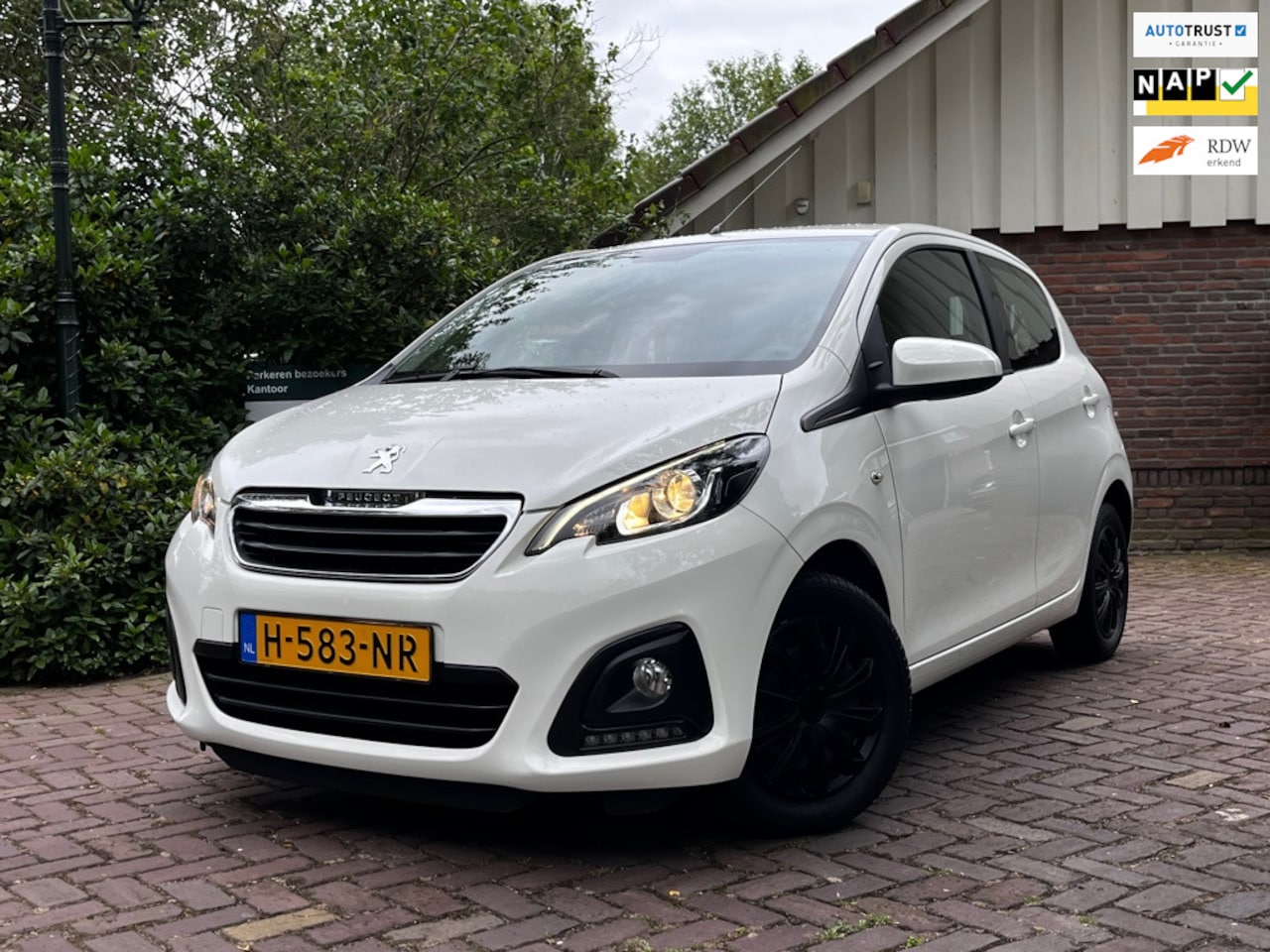 Peugeot 108 - 1.0 e-VTi Black Edition 5 drs *Rijklaar* NAP | Dealer OH | NIEUW Carplay Scherm| PDC | Air - AutoWereld.nl
