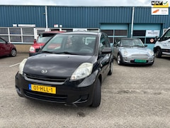 Daihatsu Sirion 2 - 1.0-12V Premium | Airco | EL Ramen voor & achter | Radio met aux | NAP |