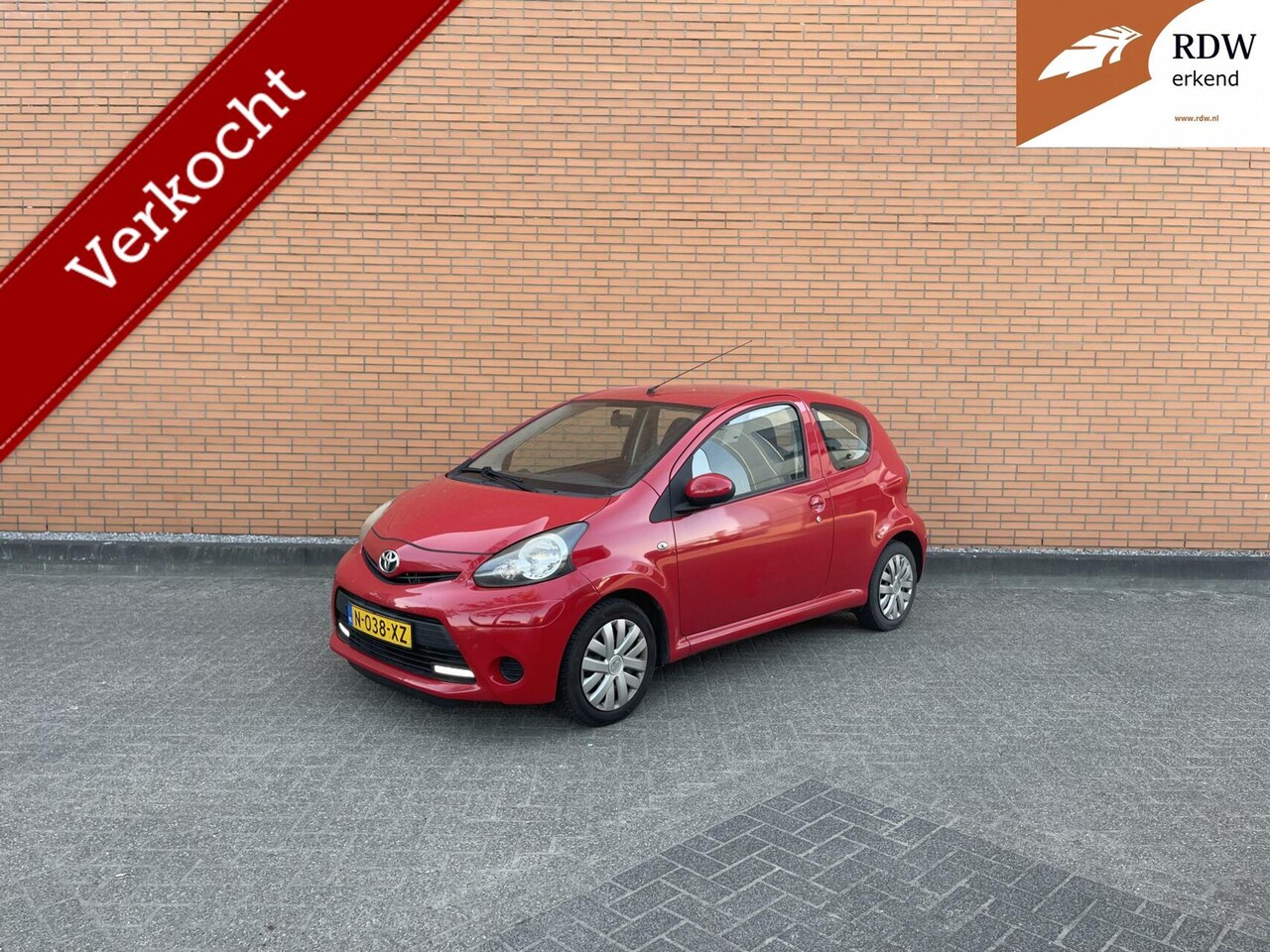 Toyota Aygo - 1.0 2013 FACELIFT | 97DKM | AIRCO | LED | ZUINIG - AutoWereld.nl