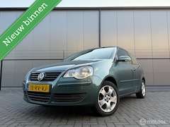 Volkswagen Polo - 1.4-16V Sportline Automaat | Airco | Cruise | Isofix | Trekhaak | NAP