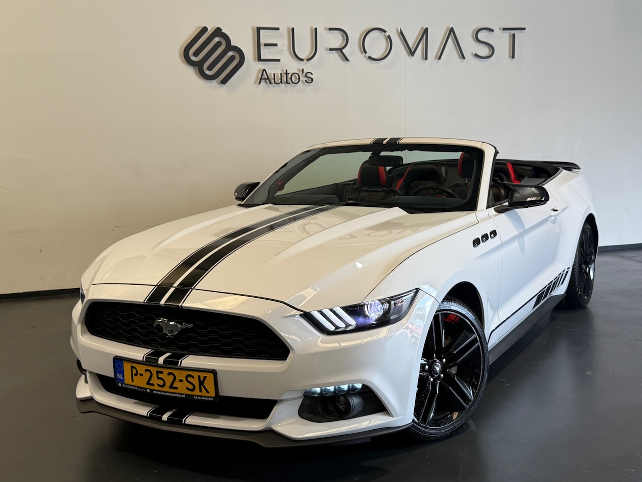 Ford Mustang Convertible - FORD 3.7i V6 Premium 305PK Carplay Automaat Lederen bekleding Nieuwe Apk - AutoWereld.nl