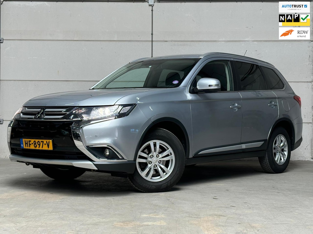 Mitsubishi Outlander - 2.0 Business Edition Automaat Navi Cruise - AutoWereld.nl