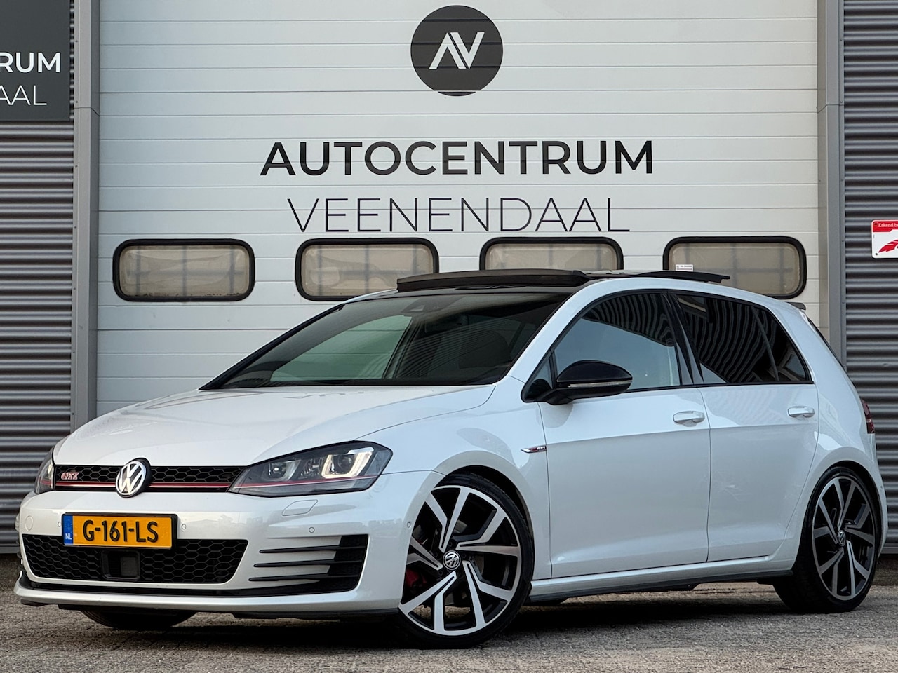 Volkswagen Golf - GTI 2.0 TSI 220 PK DSG PANO/CAMERA/19''/KEYLESS - AutoWereld.nl