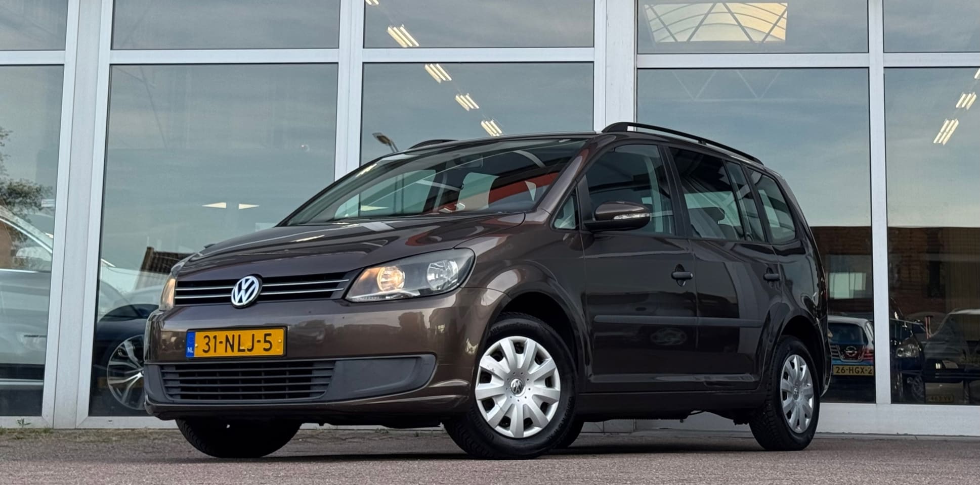 Volkswagen Touran - 1.2 TSI Trendline BlueMotion 100% Onderhoud Navi Bluetooth - AutoWereld.nl
