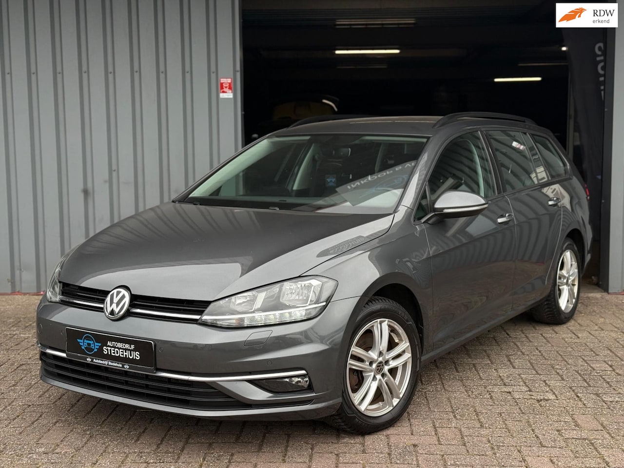 Volkswagen Golf - 1.5 eTSI Style CarPlay | Digitaal Dash | Trekhak - AutoWereld.nl