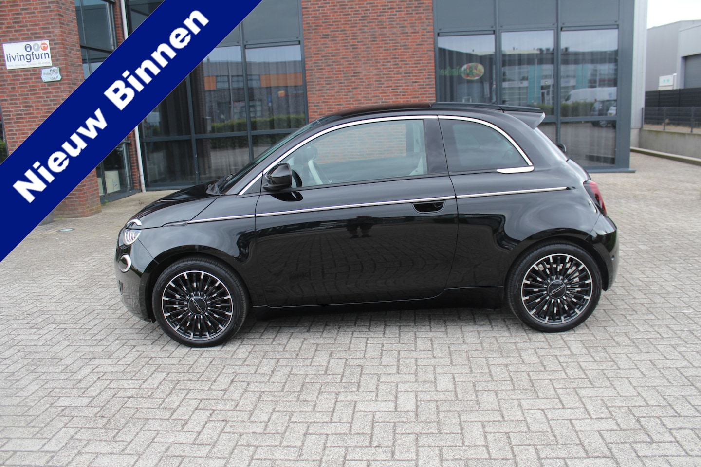 Fiat 500 - La Prima 42 kWh Led-Leder-Camera-Pano 1800 Km !! - AutoWereld.nl