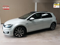 Volkswagen Golf - 1.4 TSI GTE Connected Series | Pano | Led | Navi | ACC |