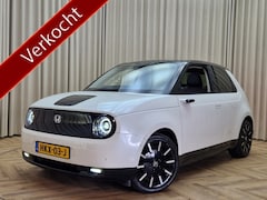 Honda e - e Advance 17" *Stuur+Stoelverwarming* Panoramadak / Adapt. Cruise / 360 Camera / Carplay /