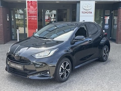 Toyota Yaris - Hybrid 115 DYNAMIC NIEUW DIRECT LEVERBAAR STOEL/STUURVERW BLIND SPORT PARK-SENSOREN KEYLES
