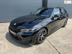 BMW 3-serie Touring - 330e Mpakket / Panoramadak / Head-up / Adaptieve cruise /