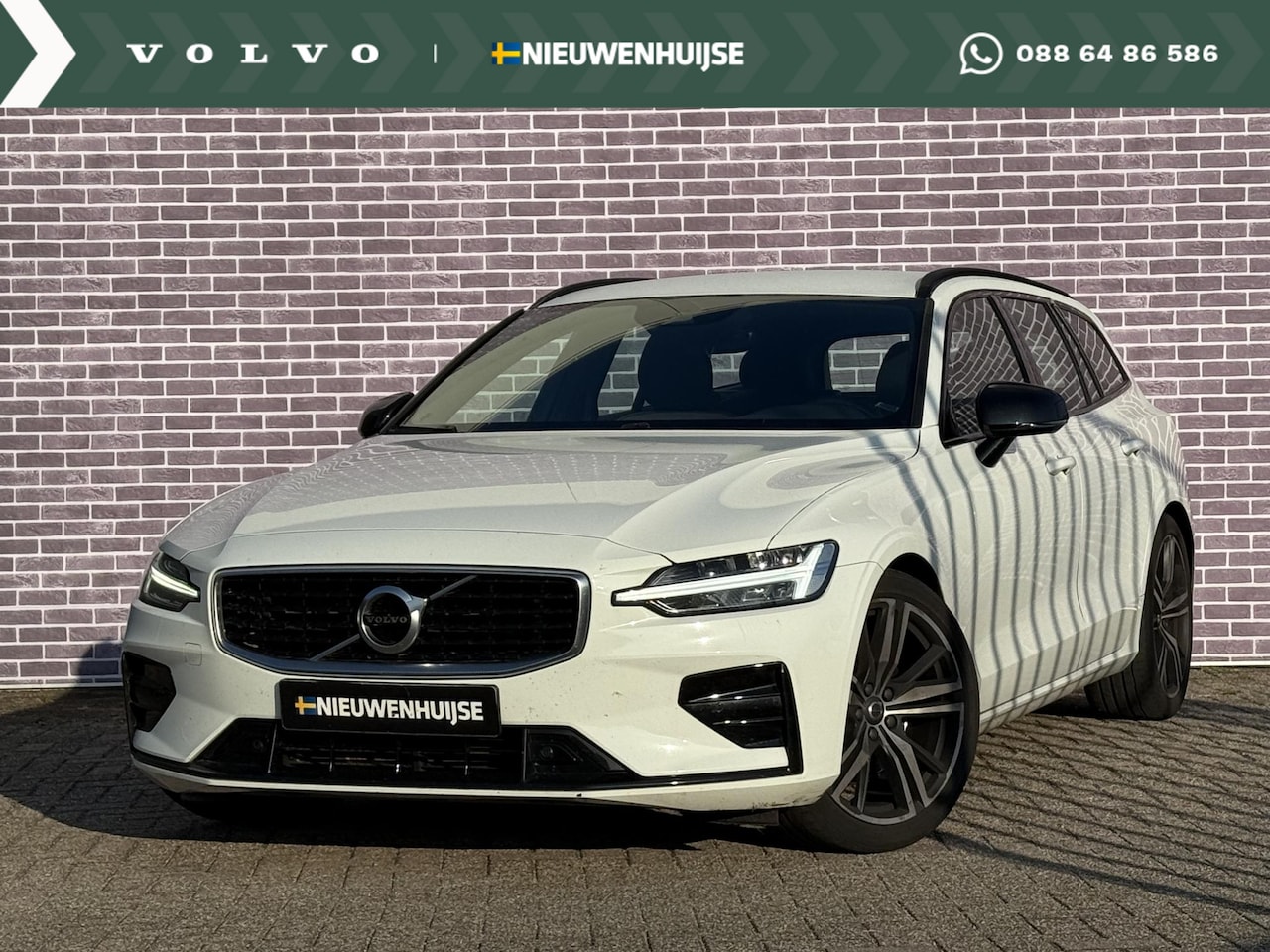 Volvo V60 - 2.0 T4 R-Design | Parkeersensoren V+A | Parkeercamera | Elektrisch verstelbare bestuurders - AutoWereld.nl