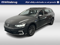 Volkswagen Passat Variant - 1.4 TSI PHEV GTE / AUTOMAAT/ PANO/ KEYLESS/ ADAPT. CRUISE/ APP-CONNECT/ CLIMA/ NAVI/ PARK.