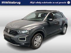 Volkswagen T-Roc - 1.5 TSI Sport / AUTOMAAT/ PANO/ KEYLESS/ APP-CONNECT/ 18" LMV/ PARK. SENSOREN + CAMERA/ RI