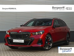 BMW i5 Touring - M60 xDrive - Onderstel Prof - Pano - Carbon In+Exterieur - Bowers & Wilkins