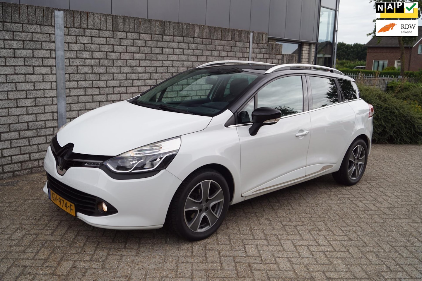 Renault Clio Estate - 0.9 TCe Night&Day Airco Navi Sportstoelen Cruise PDC Reflex Sound LMV NL Auto. - AutoWereld.nl