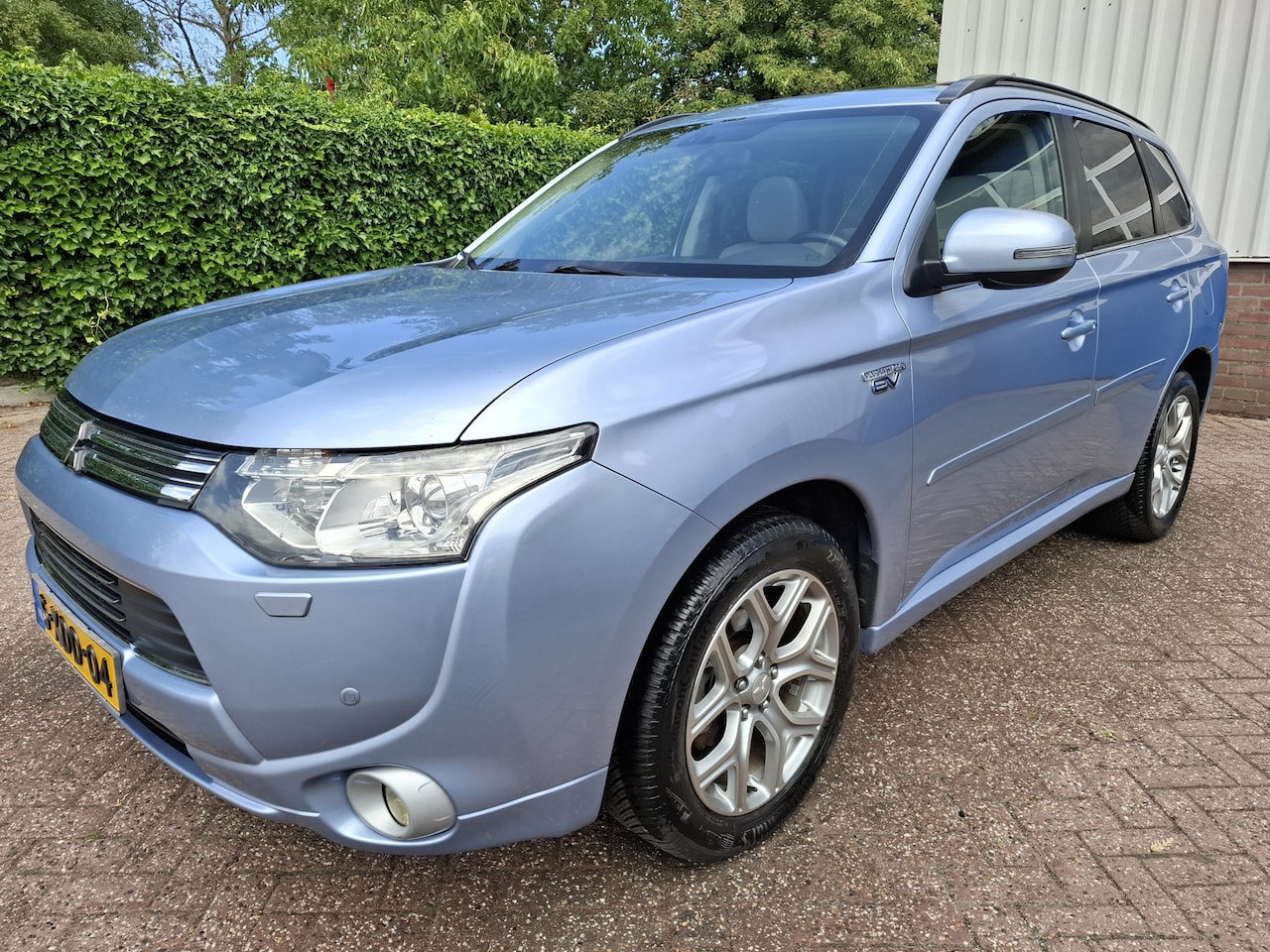 Mitsubishi Outlander - 2.0 PHEV Instyle LEER/ZONNEDAK/PDC/CLIMAT/CRUISE/NAVI 121PK - AutoWereld.nl