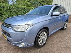 Mitsubishi Outlander - 2.0 PHEV Instyle LEER/ZONNEDAK/PDC/CLIMAT/CRUISE/NAVI 121PK