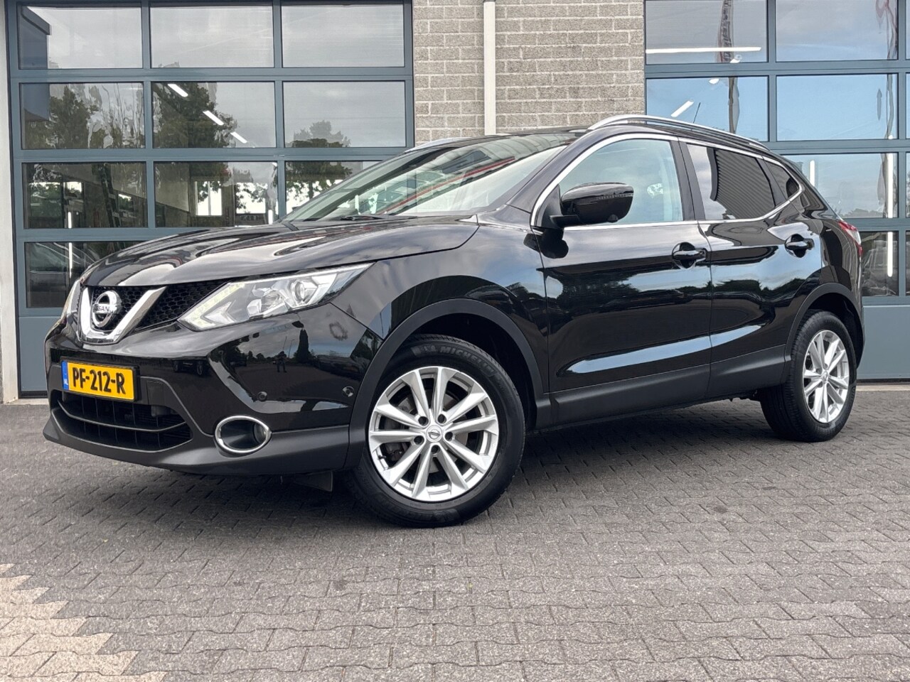 Nissan Qashqai - 1.2 Business Edition | PANORAMADAK | 360 Camera | STOELVERWARMING | - AutoWereld.nl