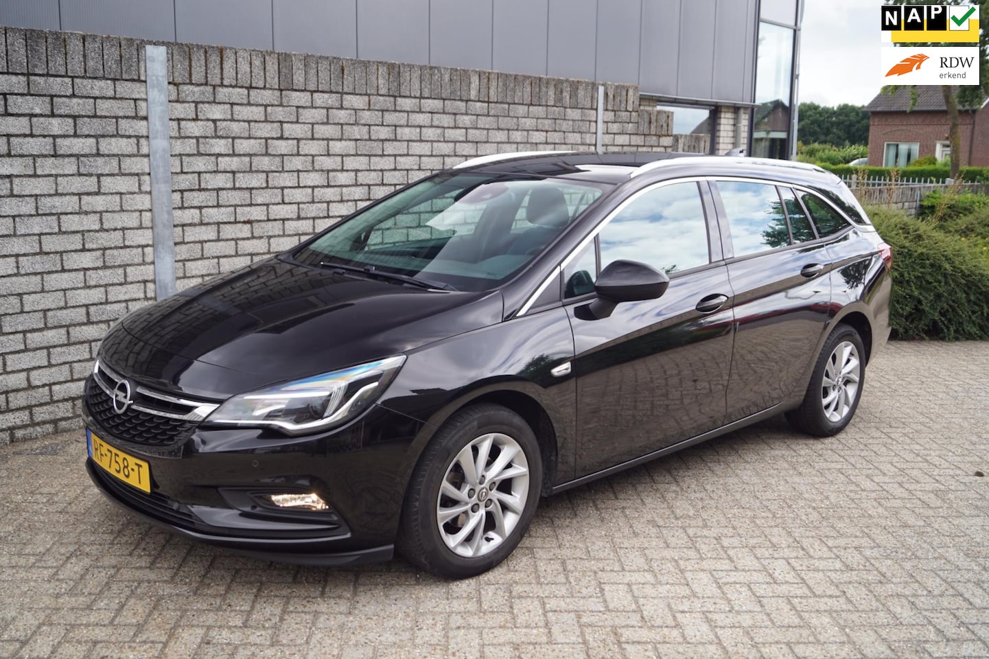 Opel Astra Sports Tourer - 1.4 Turbo Business Executive Half Leder Sportst Navi Clima Cruise Apple Carplay 2xPDC LMV - AutoWereld.nl