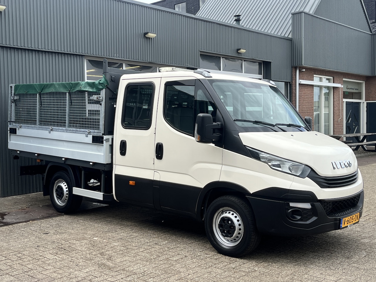Iveco Daily - 35S12D 2.3 345 Airco Trekhaak 3500kg trekgewicht 6-Persoons Open laadbak Pick-up P-up Bakw - AutoWereld.nl