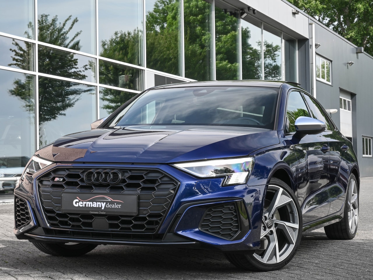 Audi S3 - Limousine 310PK 2.0TFSI Quattro Pano HUD Matrix B&O Massage Alcantara Sfeerverlichting - AutoWereld.nl