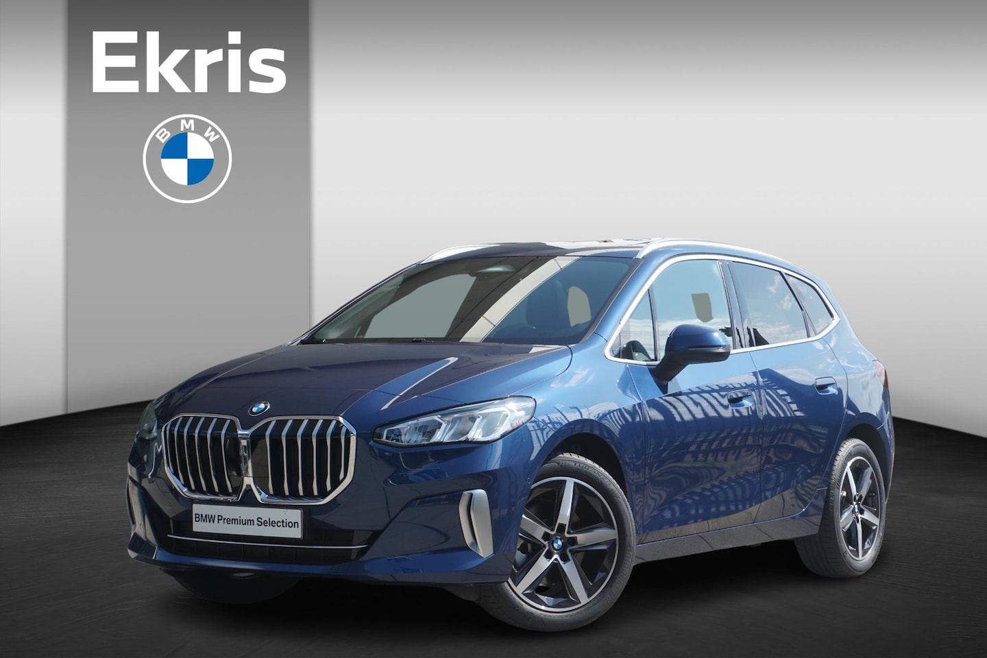 BMW 2-serie Active Tourer - 220i / Glazen Panoramadak / Driving Assistant / Active Cruise Control / Sportstoelen voor - AutoWereld.nl