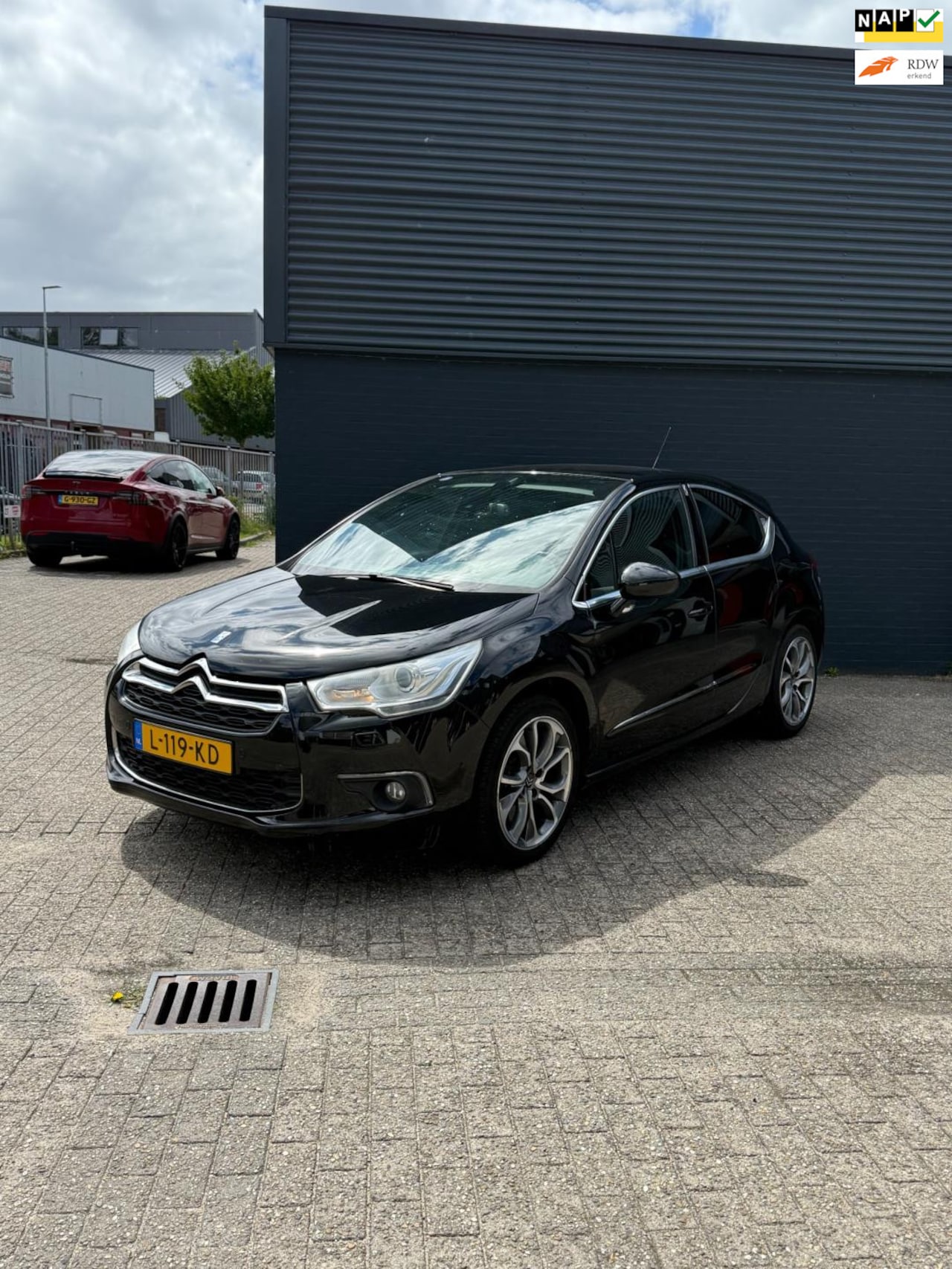 Citroën DS4 - 1.6 THP Sport Chic /navigatie/massagestoel/stoelverwarming/xenon verlichting/230v aansluit - AutoWereld.nl