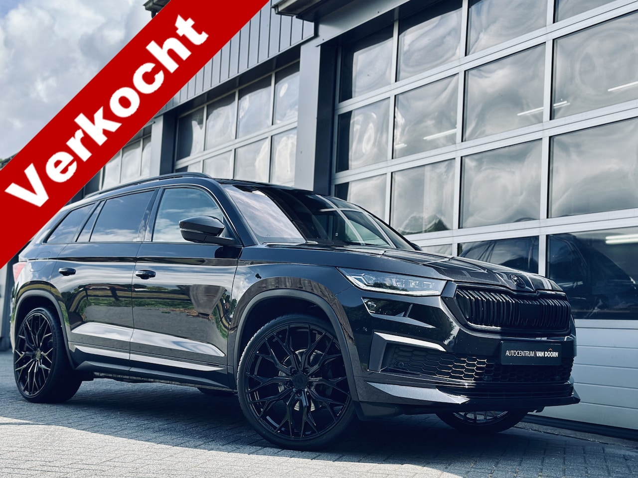 Skoda Kodiaq - 1.5 TSI 150pk | Automaat | Sportline | 7 persoons | 22" | Adaptive Cruise | Trekh | Panoda - AutoWereld.nl