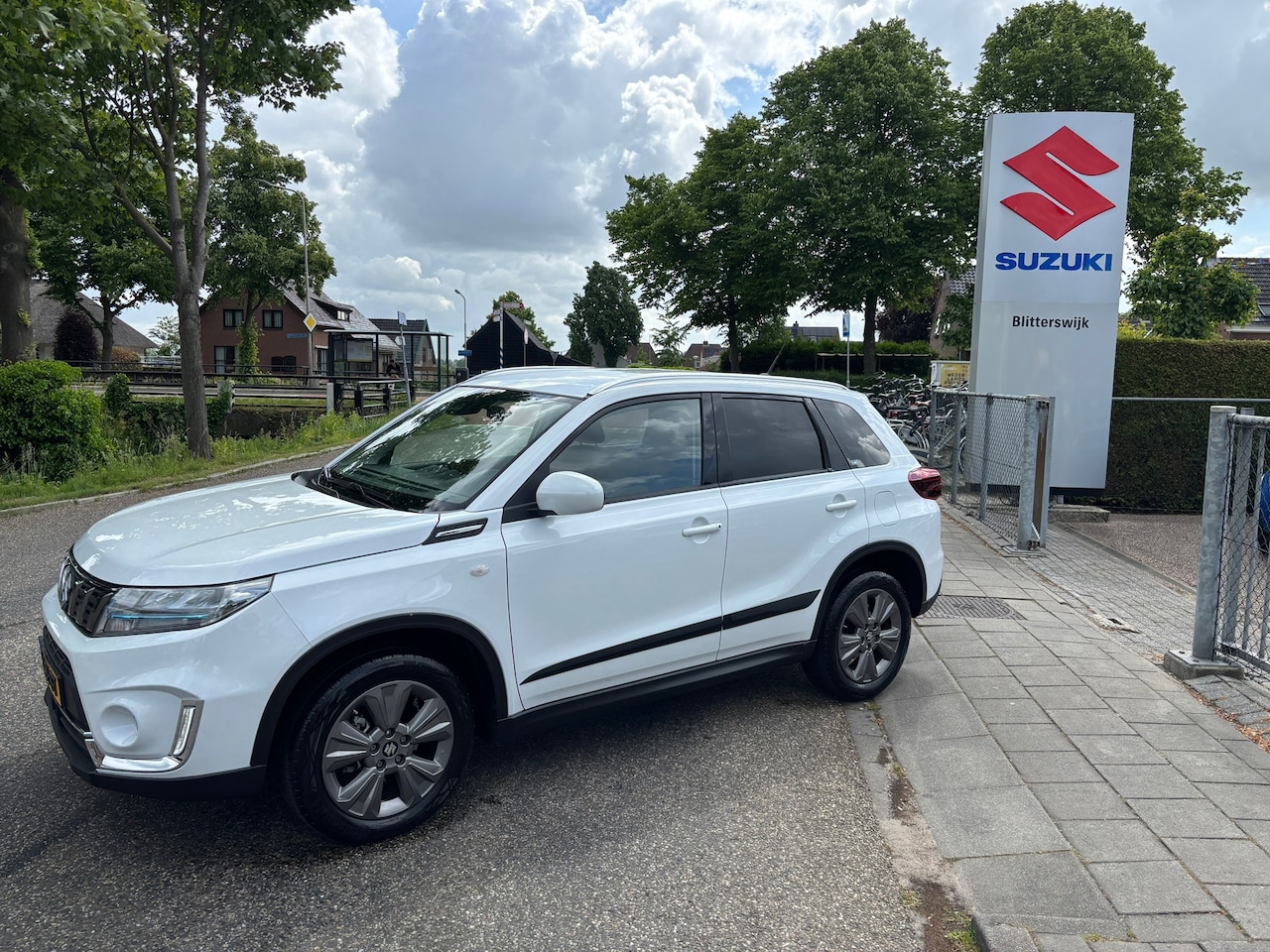 Suzuki Vitara - 1.4 Boosterjet Select Smart Hybrid // 1500 kilo trekgewicht // Snel te rijden // Rijklaar - AutoWereld.nl