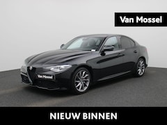 Alfa Romeo Giulia - 2.0T Sprint | LMV | Automaat | Parkeer sensoren | Camera | Navigatie | Half leder | Cruise