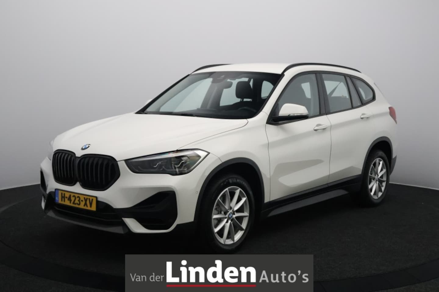 BMW X1 - sDrive18i Executive Edition | Head-up Display | Sport Stoelen | Led - AutoWereld.nl