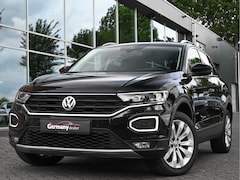 Volkswagen T-Roc - 1.5TSI Style Business Pano ACC BSM Trekhaak Stoel/Stuur verwarmd