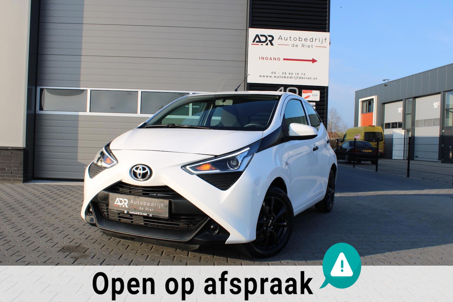 Toyota Aygo - 1.0 VVT-i X /15''/AIRCO/NAVI/WHITE /BLACK WEELS/VOL - AutoWereld.nl