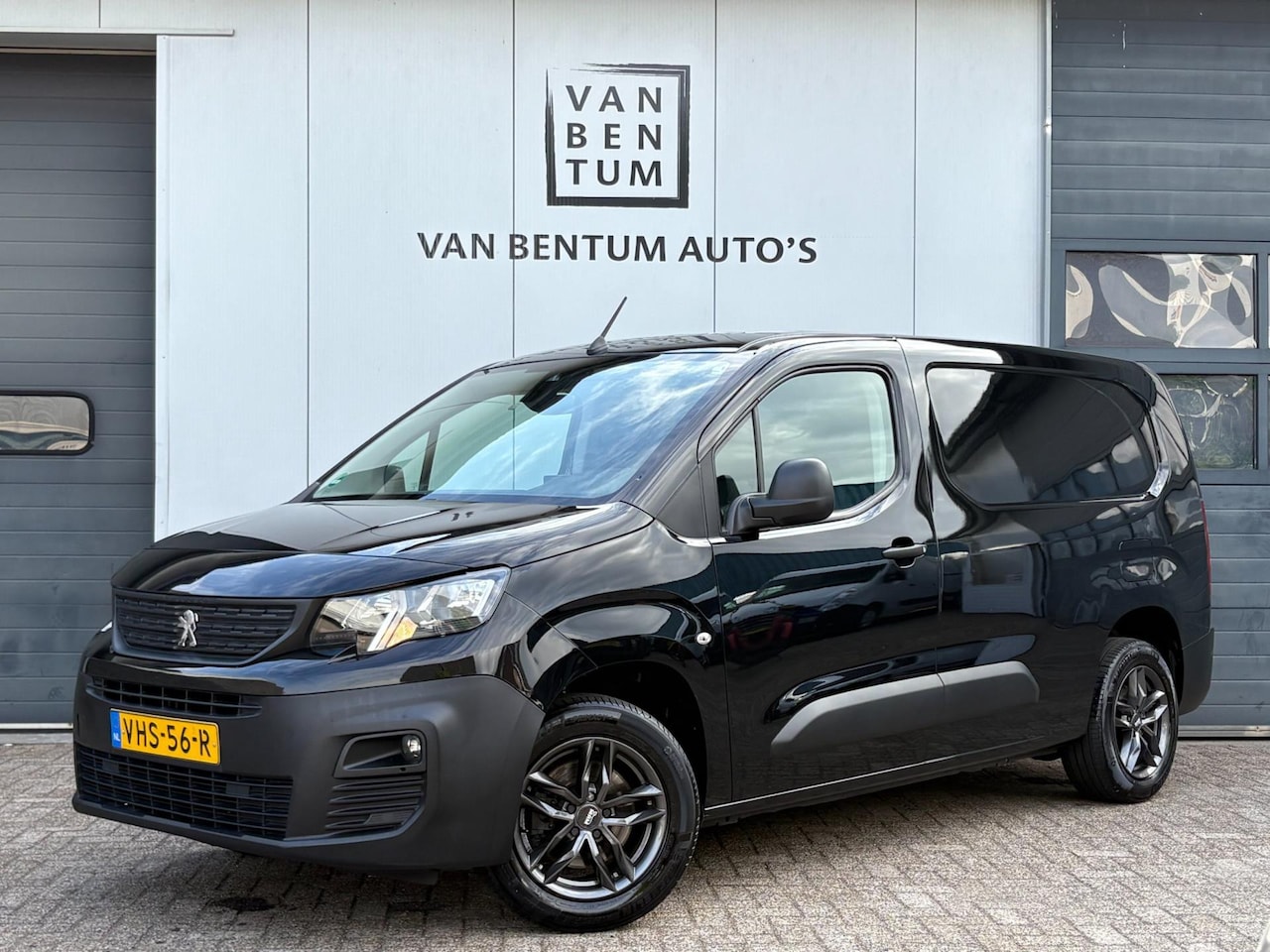 Peugeot Partner - 1.5 BlueHDI 102pk L2 MAXI Airco Cruise 3-pers. Carplay - AutoWereld.nl