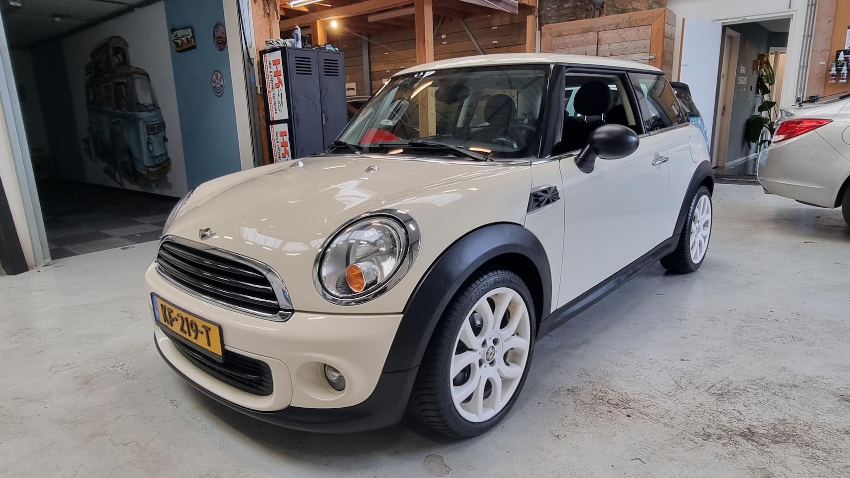MINI One - Mini 1.6 Salt 17" LMV, Airco, APK tm 4-3-2026, - AutoWereld.nl