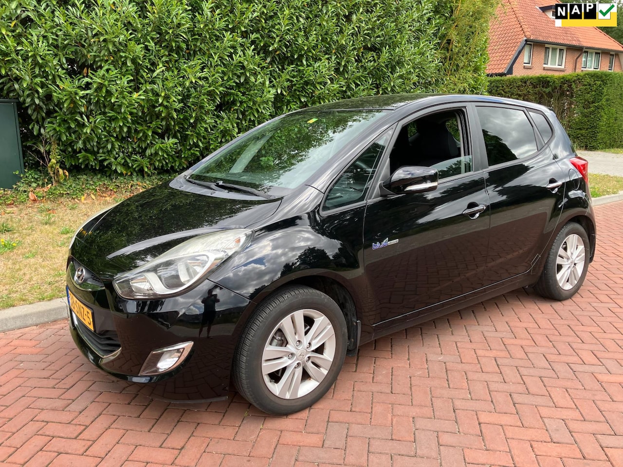 Hyundai ix20 - 1.4i i-Vision climatronic en rijd goed nieuwe apk hele leuke auto - AutoWereld.nl