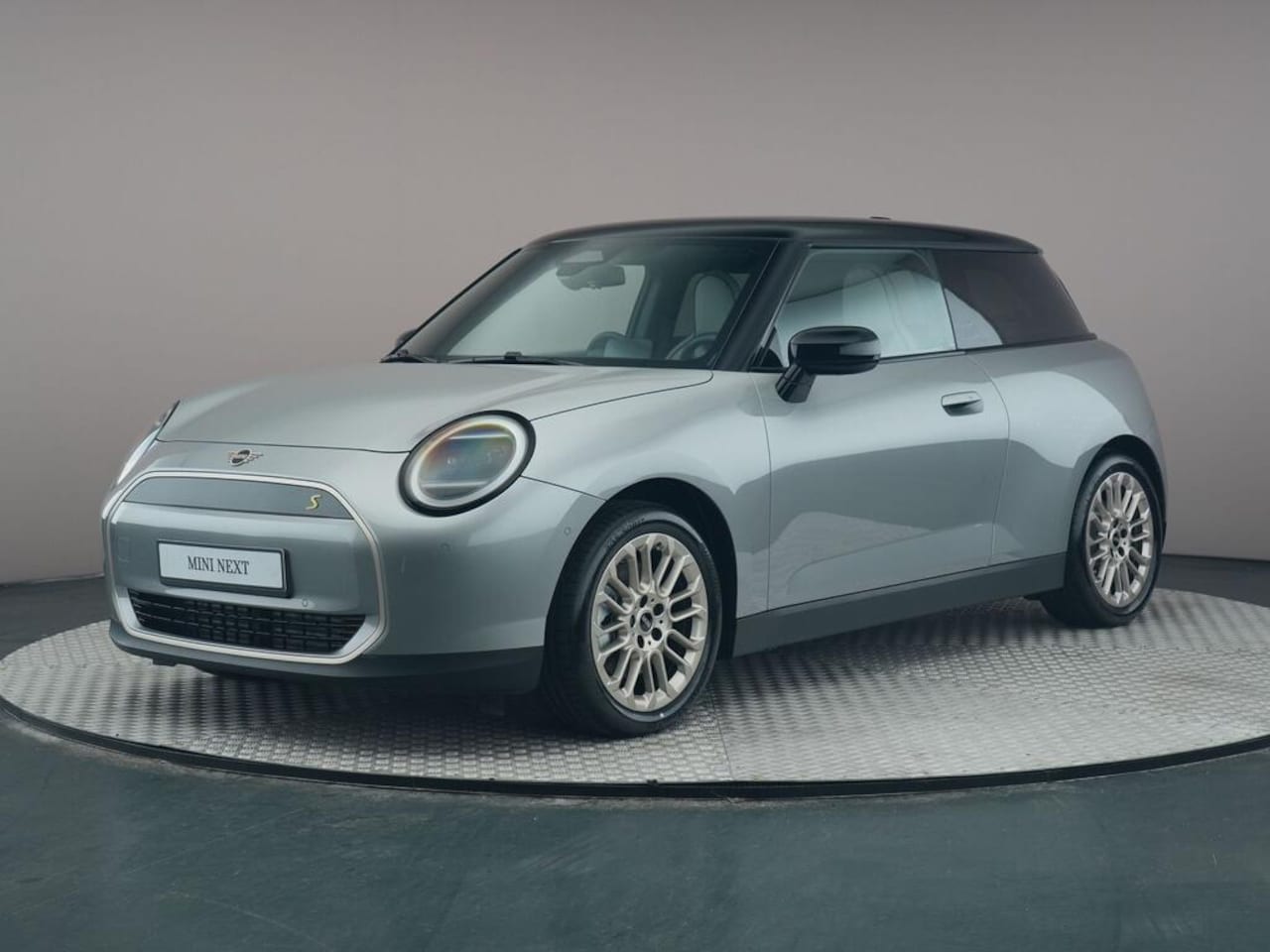 MINI Mini-Electric - Cooper SE Favoured M 54.2 kWh - AutoWereld.nl