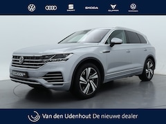 Volkswagen Touareg - 3.0 TSi 381pk eHybrid 4MOTION PHEV / Nachtzicht Luchtvering Leder Panoramadak