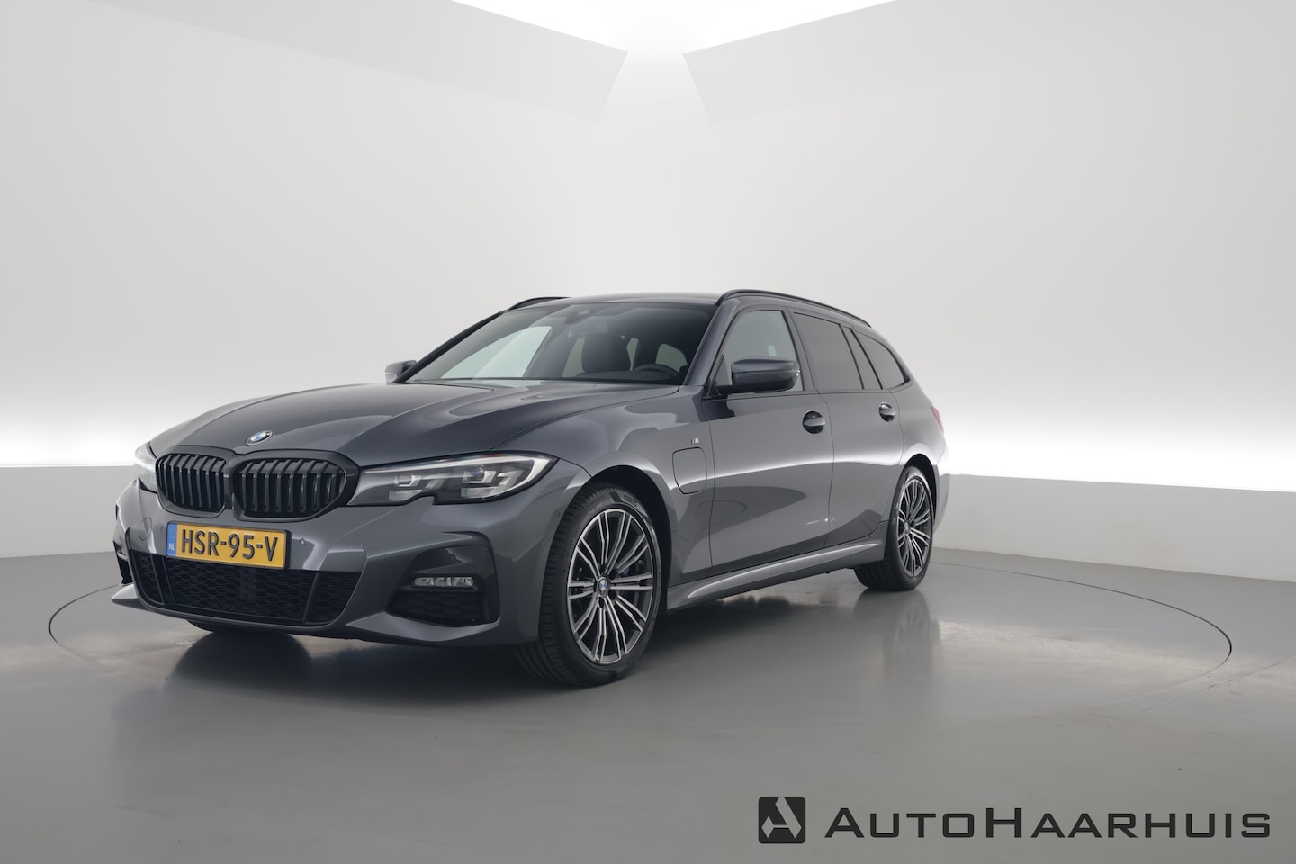 BMW 3-serie Touring - 330e xDrive M Sport | Navi | Elek. Trekhaak | Stoel- Stuurverw. | Leder | Apple CarPlay - AutoWereld.nl