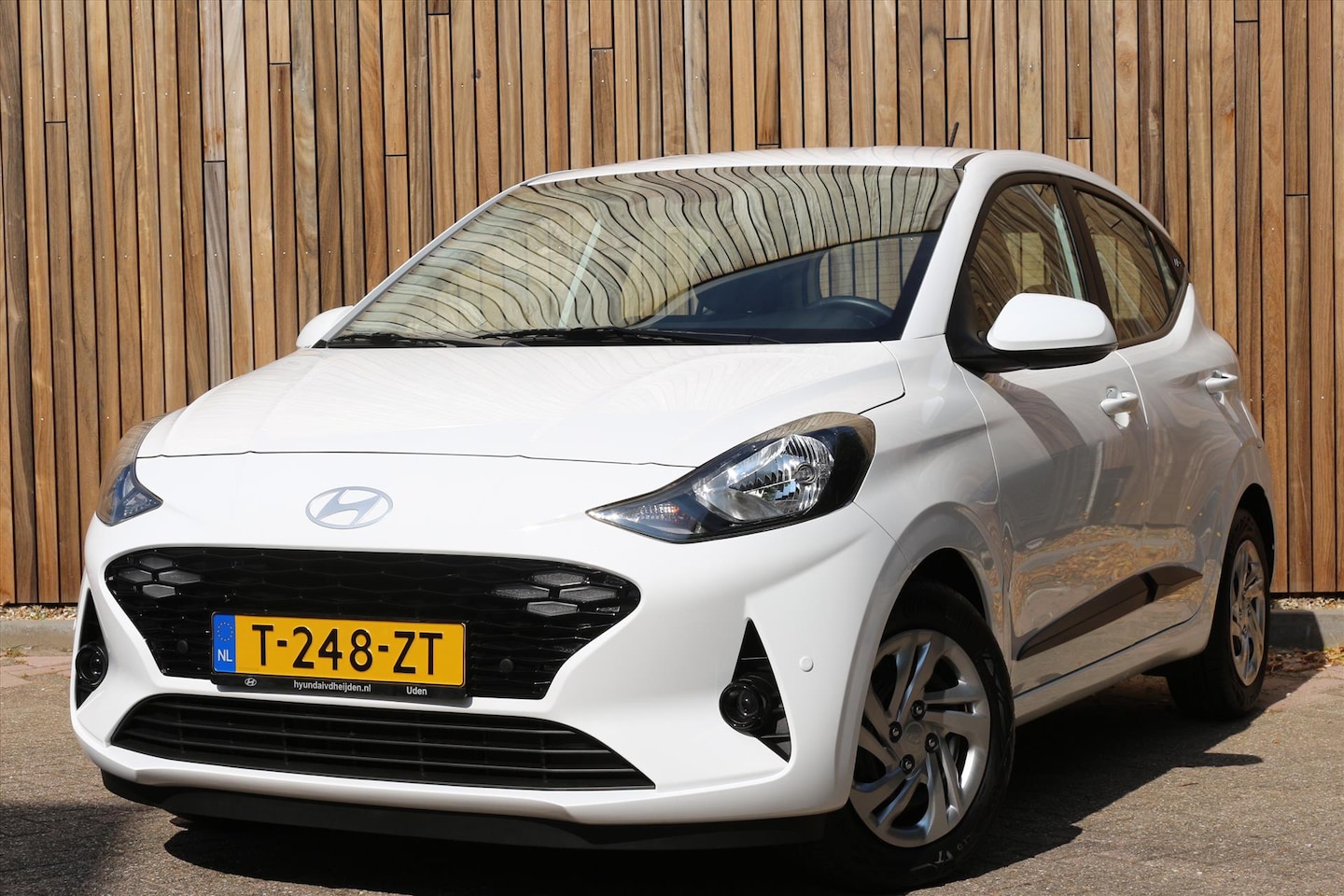 Hyundai i10 - 1.0i 67pk Automaat Comfort Smart Trekhaak RIJKLAAR - AutoWereld.nl