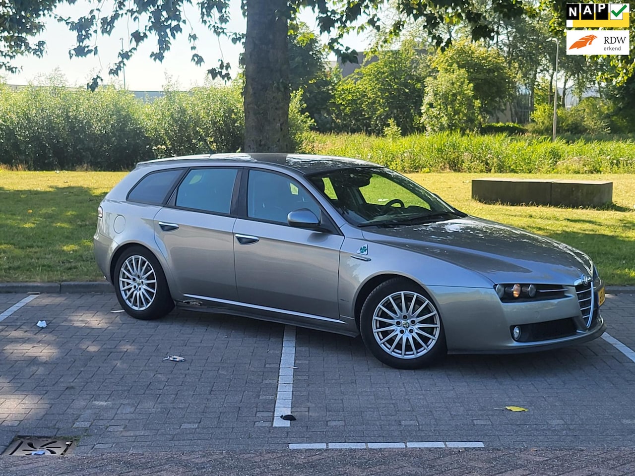 Alfa Romeo 159 Sportwagon - 2.2 JTS TI / Airco / Sfeerverlichting / Inruilkoopje - AutoWereld.nl
