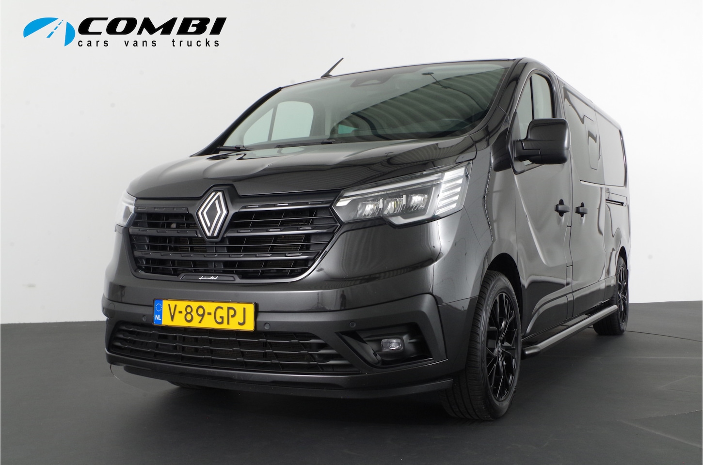 Renault Trafic - 2.0 Blue dCi EDC 170pk T29 L2H1 Extra DC > 5 persoons/Dubbele schuifdeur/Trekhaak en luxe - AutoWereld.nl