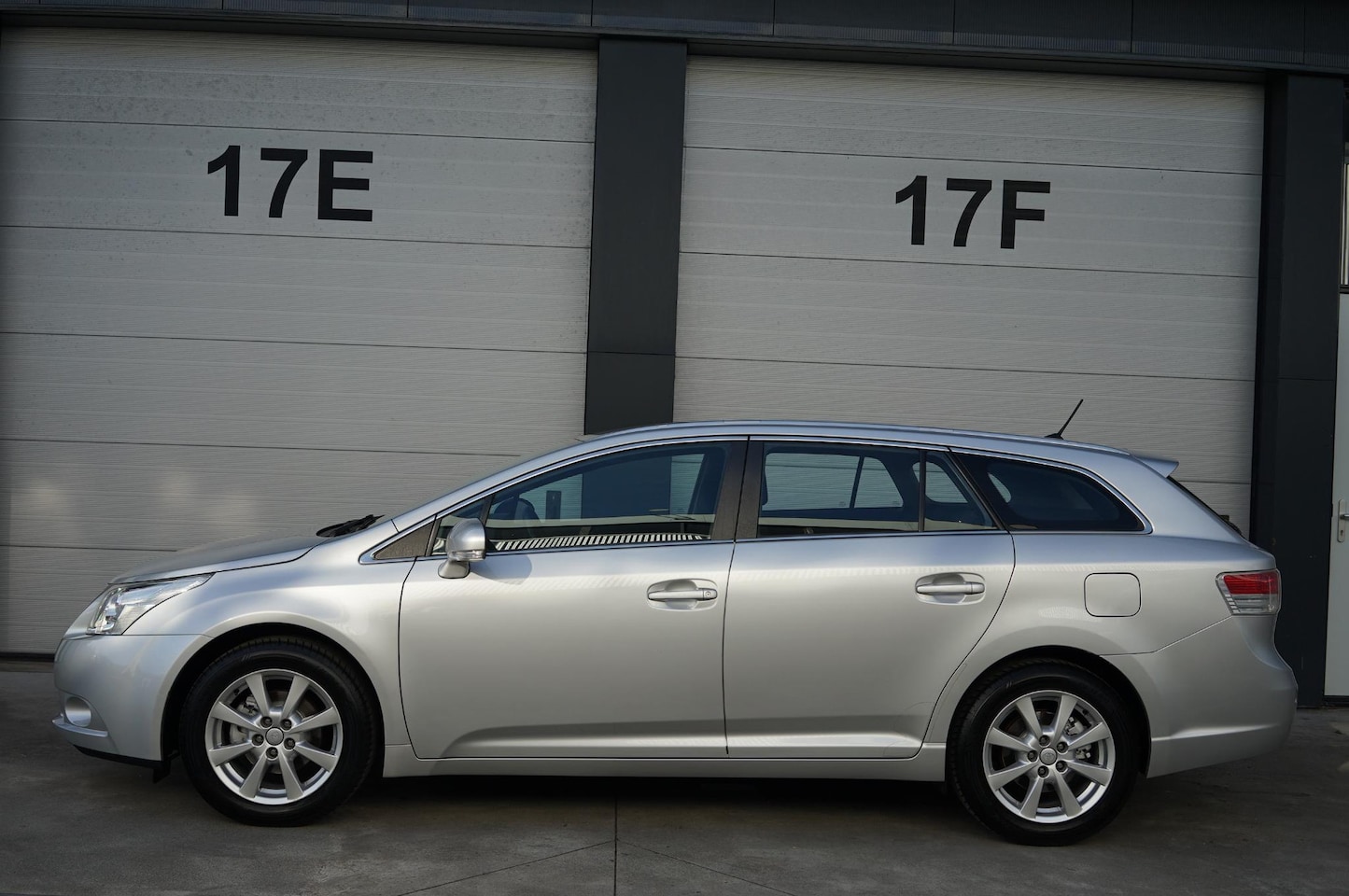 Toyota Avensis Wagon - 1.8 VVTi Dynamic 1.8 VVTi Dynamic - AutoWereld.nl