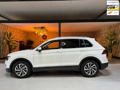 Volkswagen Tiguan - 1.5 TSI ACT Comfortline Garantie CarPlay Camera PDC Clima Cruise Lane Ass Front Ass ACC Pa