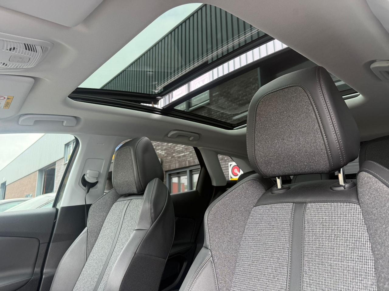 Peugeot 3008 - 1.2 PureTech Blue Lease Premium Avantage | 2E EIGENAAR | 12MND GARANTIE | NAVI | CRUISE | - AutoWereld.nl