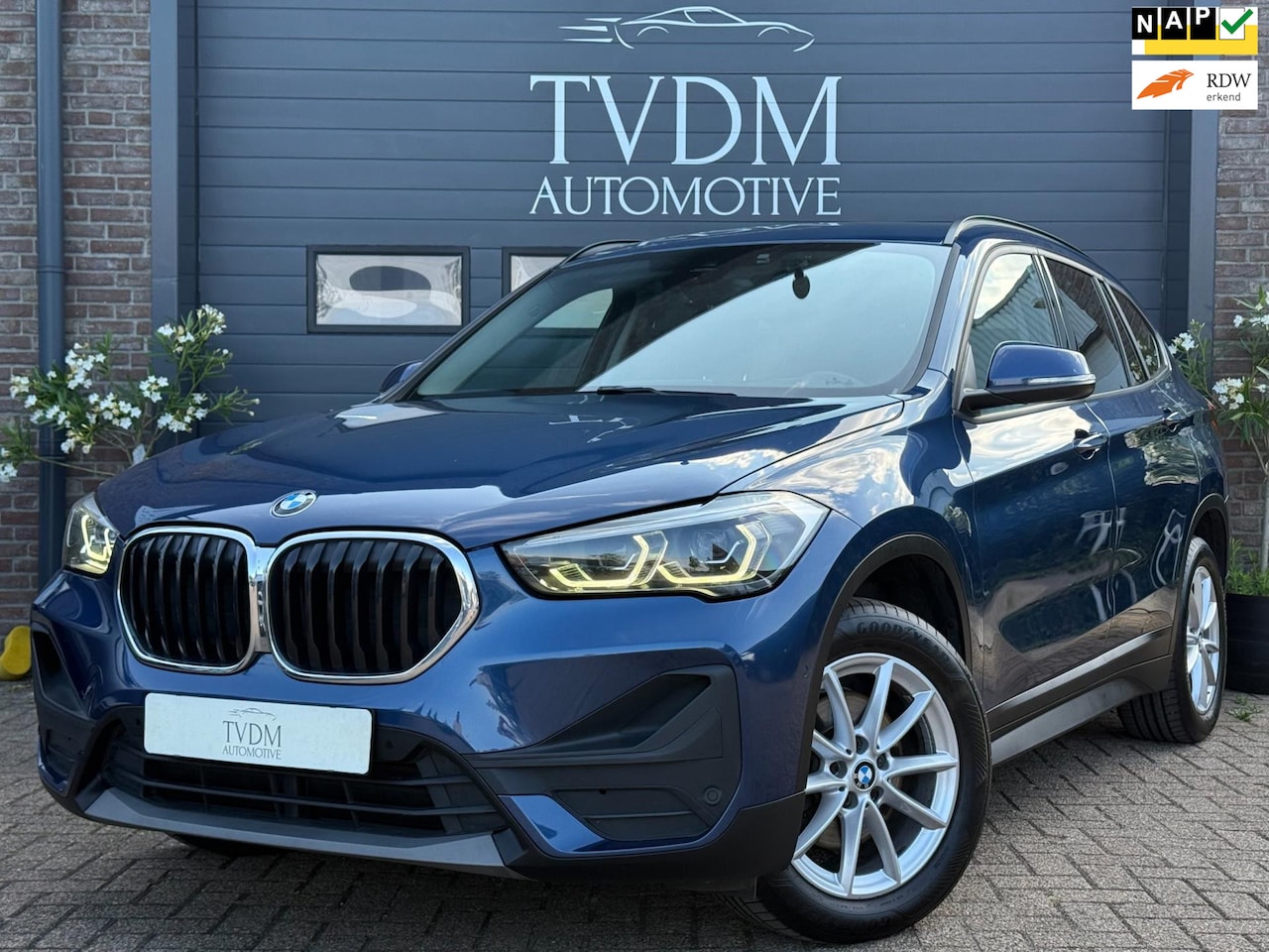BMW X1 - SDrive18i High Executive|LEDER|NAV|STOELVERW|CAMERA|TREKHAAK - AutoWereld.nl